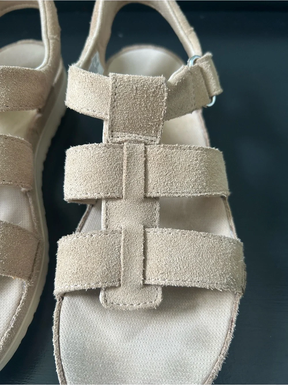 UGG Goldenstar Girls Strap Suede Sandals Size 5 in Driftwood